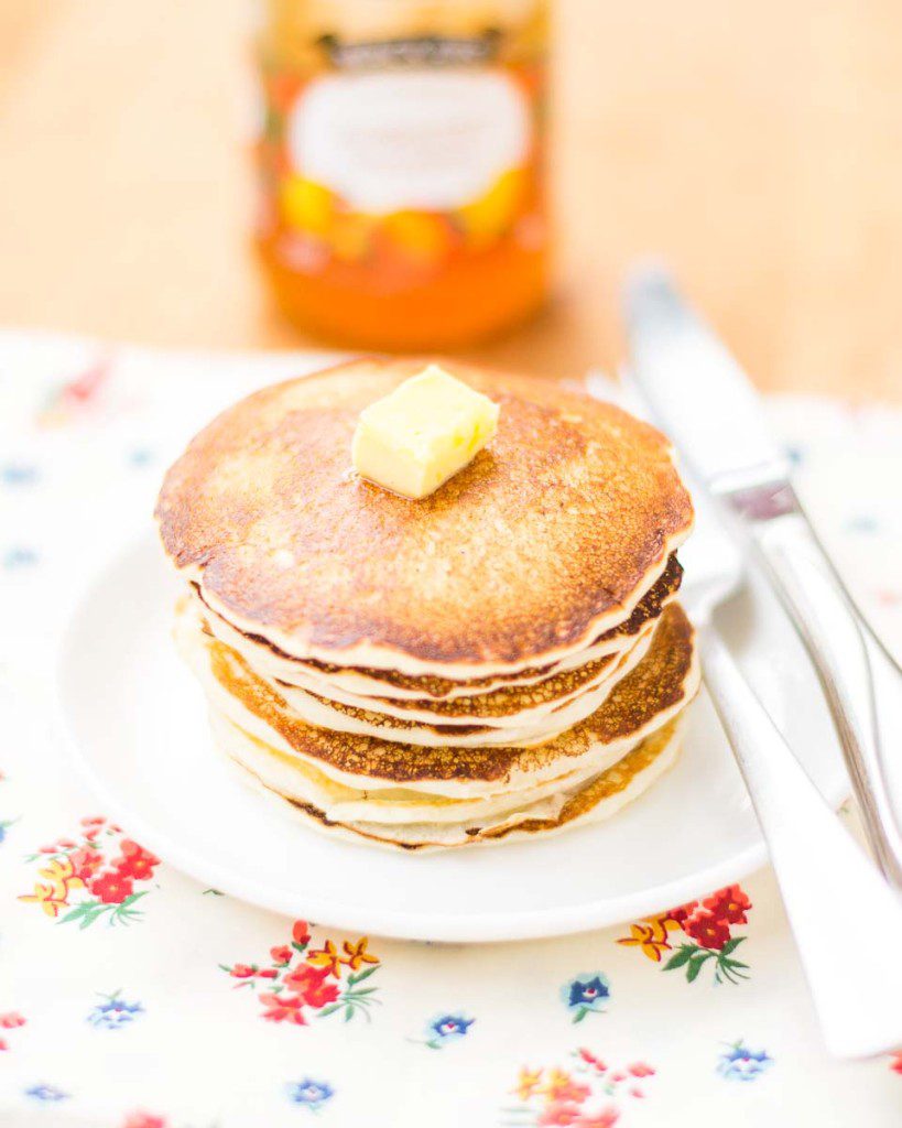 Traditional-American-fluffy-basic-pancakes-recipe