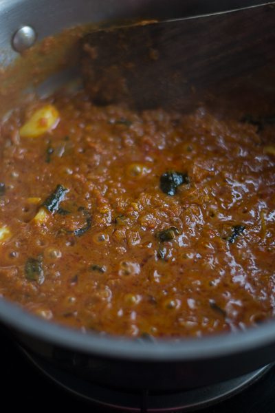 karamani-black-eyed-bean-puli-kuzhambu-curry